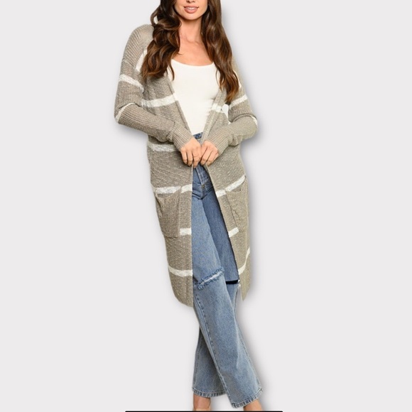 🟥SALE☄️HOST PICK🩶Long Sleeve Striped Cardigan w/pockets - Picture 4 of 6